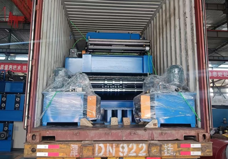 中拓冷彎裝箱發運如火如荼，細節把控詮釋對客戶的鄭重承諾，七箱設備同日啟程奔赴多國，裝箱環節彰顯責任擔當