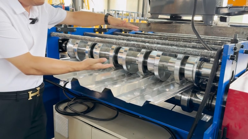 中拓冷彎光伏不銹鋼屋面瓦：科技賦能建筑，助力綠色發展，從功能單一到 “發電 + 防護 + 節能”