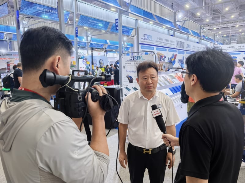 冷彎設(shè)備引全球關(guān)注,接受央視采訪談中國制造出海,中拓徐總帶隊(duì)亮相第 138 屆廣交會(huì)! 冷彎設(shè)備引全球關(guān)注,接受央視采訪談中國制造出海,中拓徐總帶隊(duì)亮相第 138 屆廣交會(huì)!