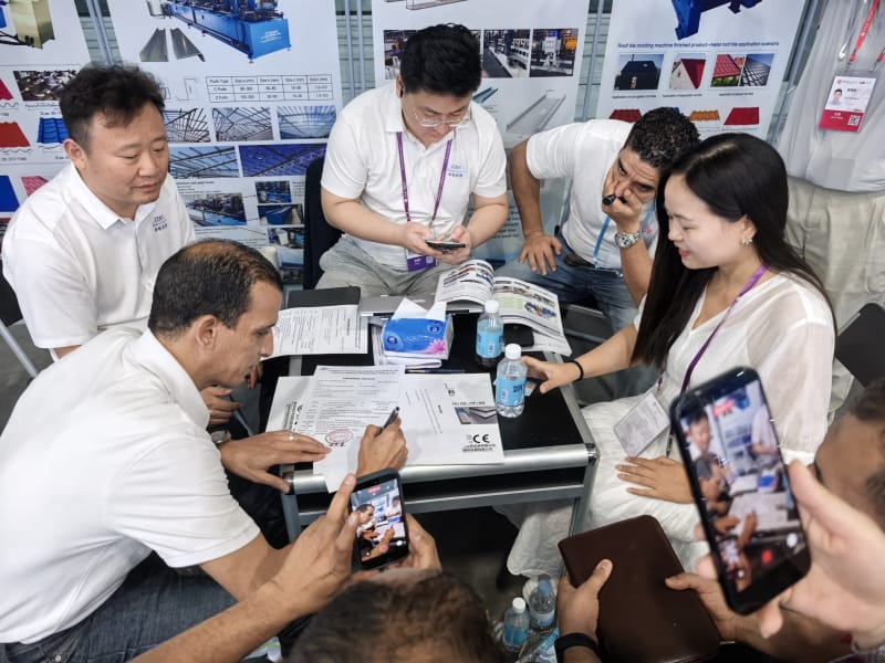 冷彎設(shè)備引全球關(guān)注,接受央視采訪談中國制造出海,中拓徐總帶隊(duì)亮相第 138 屆廣交會(huì)! 冷彎設(shè)備引全球關(guān)注,接受央視采訪談中國制造出海,中拓徐總帶隊(duì)亮相第 138 屆廣交會(huì)!